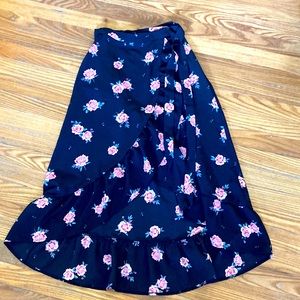 HM Divided wrap skirt, high low, ruffles floral maxi skirt black ,pink roses.